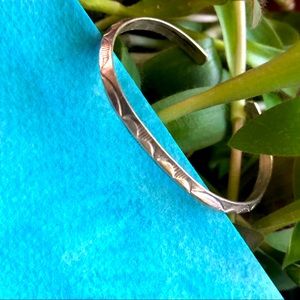 Silver designed adjustable bracelet (unmarked)